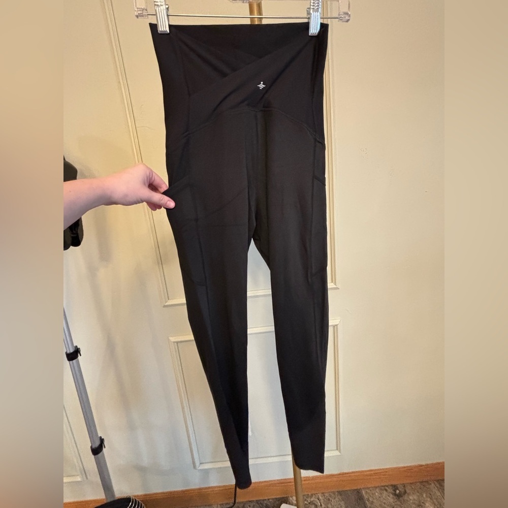 Halara Leggings Black Maternity High Waisted Crossover MSRP $40 - Picture 4 of 4